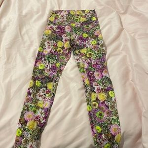 Lululemon wonder under